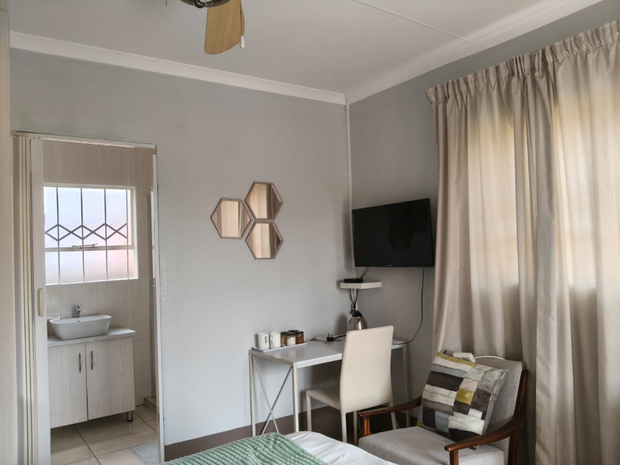 8 Bedroom Property for Sale in Monakato North West